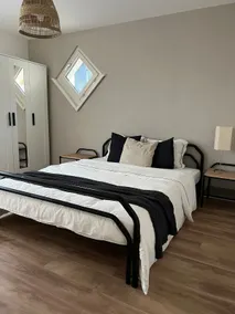 Cozy Apartment with a Lovely View & Free Parking - Image 5