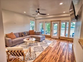 Modern & Relaxing ~ 2 Balconies ~ River View ~ Pkg - Image 2