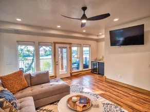 Modern & Relaxing ~ 2 Balconies ~ River View ~ Pkg - Image 3