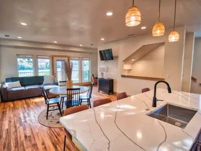 Modern & Relaxing ~ 2 Balconies ~ River View ~ Pkg - Image 4