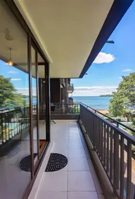 Apartment on the coast/lake - Image 2
