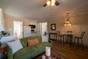 Bluegrass Suite at Mohawk Center Vintage Motel - Image 2