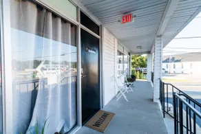 Bluegrass Suite at Mohawk Center Vintage Motel - Image 3
