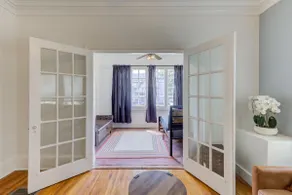 Walk to Overton Park & Zoo | Stylish & Central Apt - Image 5