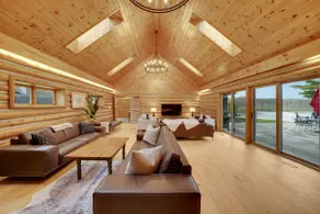 Luxury Cabin On 100+ Acre Sandy Beachfront Lake! - Image 2