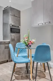 Signature 2-Bedroom Apartment with A/C, Farringdon - Image 4