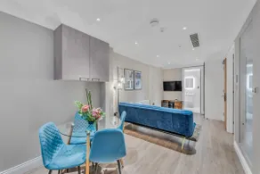 Signature 2-Bedroom Apartment with A/C, Farringdon - Image 2