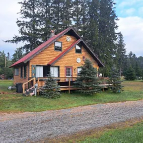 Relaxing Chalet by the Lake - Image 2