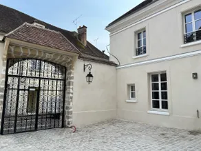 Heart of town on FOOT – Le Keys – Le Laurencin Sens - Image 4