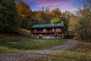 Cozy Wooded Retreat | Hot Tub | Starlink - Image 5