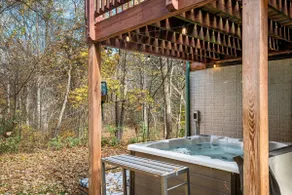 Cozy Wooded Retreat | Hot Tub | Starlink - Image 4
