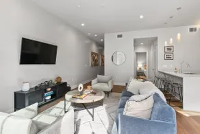Luxe 2BR w/ Pool+Free Parking! Heart of Downtown! - Image 5
