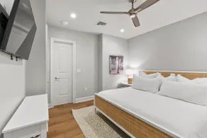 Luxe 2BR w/ Pool+Free Parking! Heart of Downtown! - Image 3