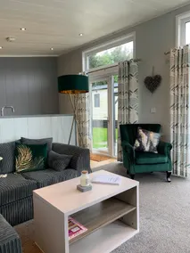 Happy Place Lodge with private hot tub - Image 3