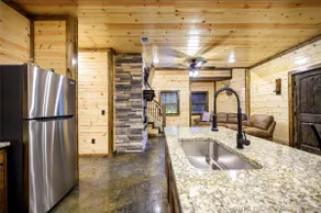 Bear with Me Cabin in Broken Bow - Image 4