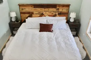 Sunflower Haven: Renovated, Mtn view, <1mi to town - Image 2
