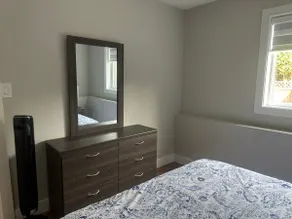 Spacious 2 bed 1 bath suit - Image 4