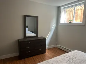 Spacious 2 bed 1 bath suit - Image 3