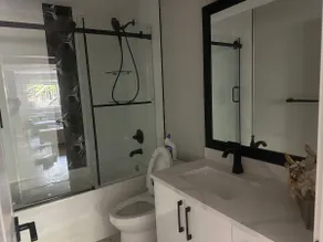 Spacious 2 bed 1 bath suit - Image 2