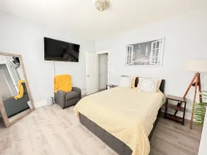 Cozy West End Comfort - Image 4
