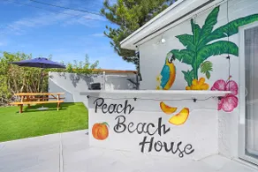 Peach Beach House- 3 mi to beach - Image 2