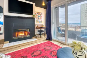 Seattle Studio With Water View - Image 5