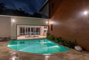Ardra Villa : Luxury Heated Pool - Image 2