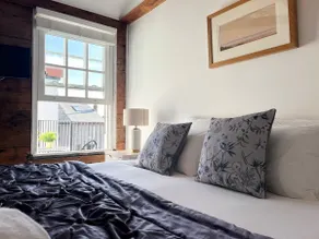 Boatsman's Cottage- sleeps 4- Garage- Mousehole - Image 4