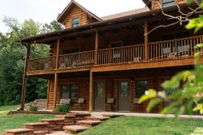 Cozy Log Cabin Secluded haven off the IA River - Image 2