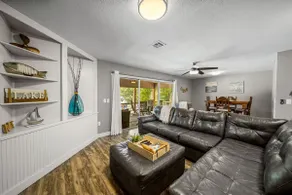 Dockside Cabin - Image 4