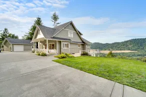 Private Hill Top House With Amazing Views! - Image 2