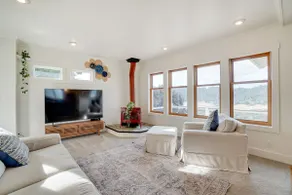 Private Hill Top House With Amazing Views! - Image 4