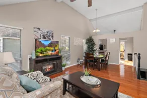 Townhouse in Lenexa by YDSH GuestMind - Image 2