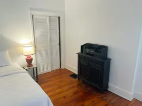 Spacious 2 BR House by Eden Park – 3 Min Walk - Image 5