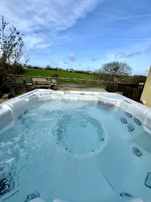 Meadowsweet Cottage Jacuzzi Edition - Image 2