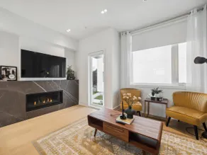 Incomparable Luxury Townhouse in Toronto(Yonge) - Image 2