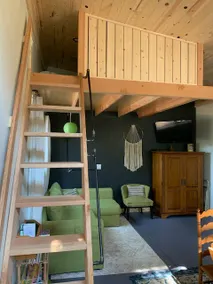 The Crow's Nest: Rustic Retreat in Wine Country - Image 3