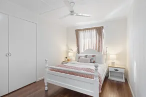 Warm and Cozy Cottage House - Image 4