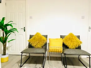 Beautiful 3 bed home near DVH - Image 3