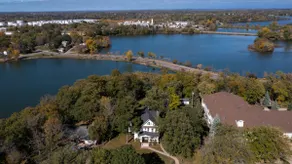 Large Historic Estate on the Shores of Lake Winona - Image 2