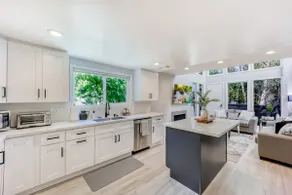 601-Lavish Family Home w AC & Patio near Meta & St - Image 5