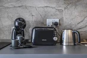 Velvet Noir Apartment - Image 5