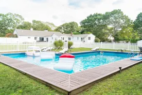 Summer Home w 12 beds, Pool, Hot Tub & Large Yard - Image 5