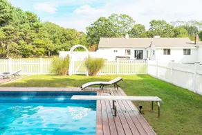 Summer Home w 12 beds, Pool, Hot Tub & Large Yard - Image 3