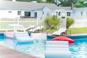 Summer Home w 12 beds, Pool, Hot Tub & Large Yard - Image 4