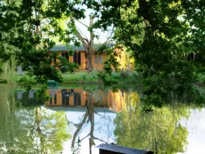Cottage with pond - Image 3