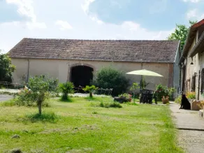 Cottage with pond - Image 4