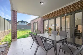 4BR| Sleeps 10, Near Schofield Station | The Ponds - Image 4