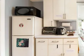 Claire's tearoom / artist suite - Image 3