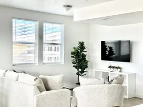 Top Floor Luxury Condo - Image 5